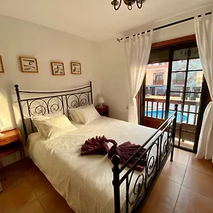 https://bedroom-medanomar-2.adeje-hotels.com